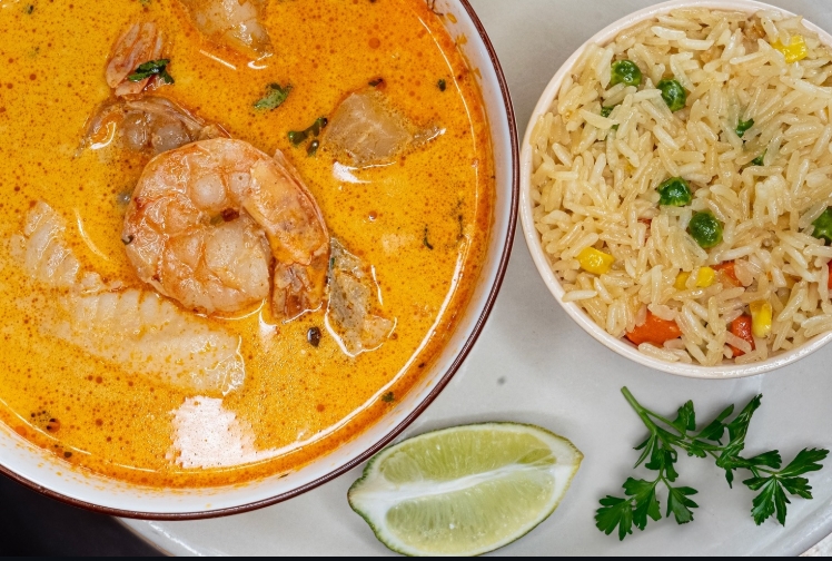 Sopa de mariscos with shrimp